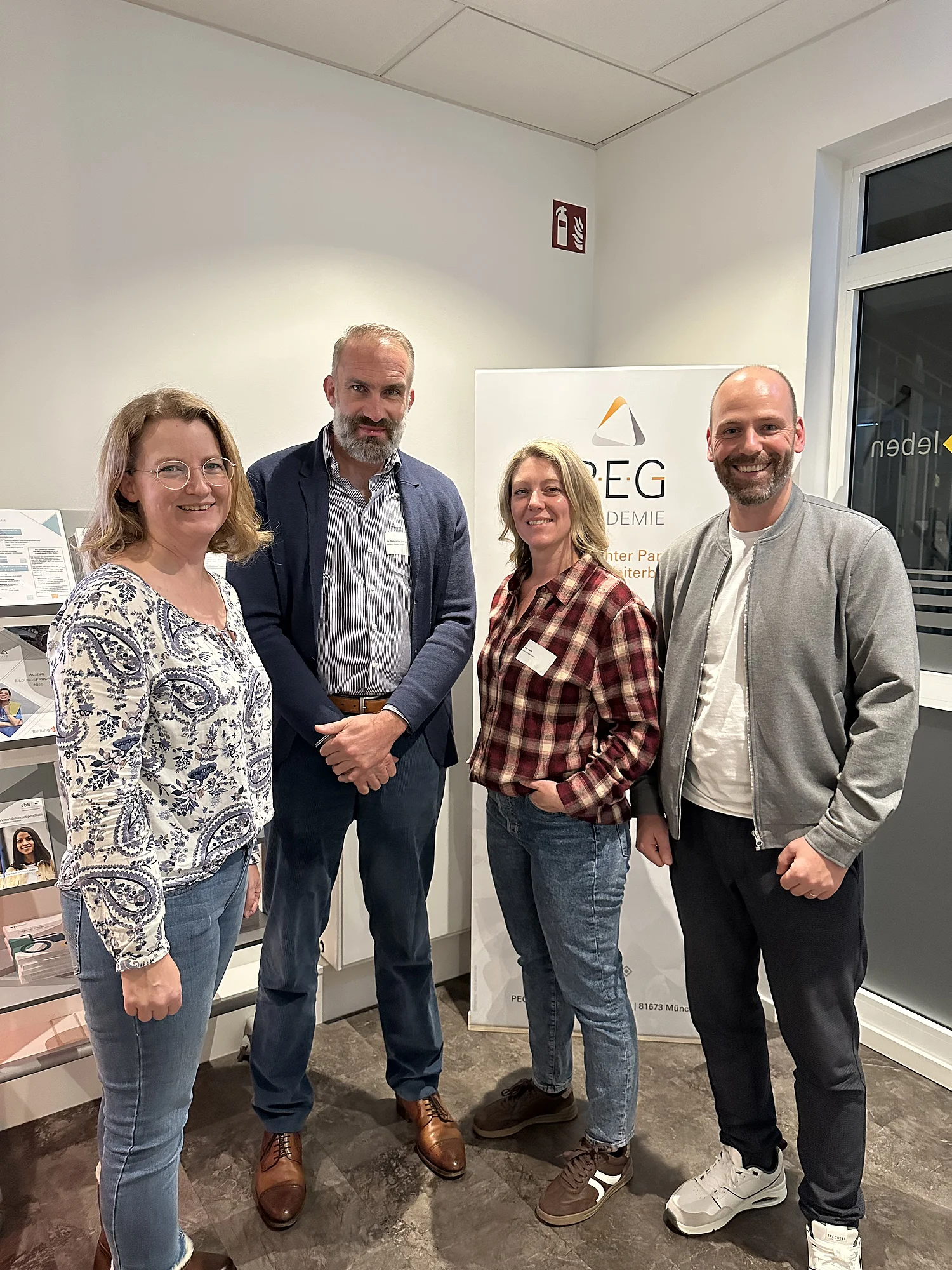 Unser Akademieleiter, Julian-Anselm Bayer, mit Dr. med. Sebastian Dango Unser Akademieleiter, Julian-Anselm Bayer, mit Dr. med. Sebastian Dango