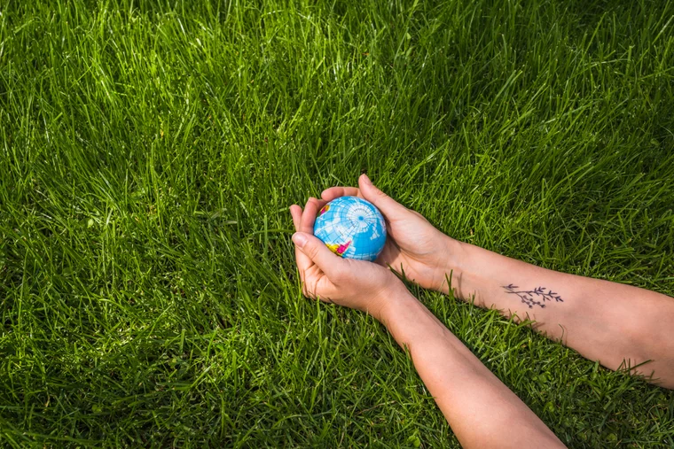 Nachhaltigkeitsplanet Nachhaltigkeit - Planet in Händen